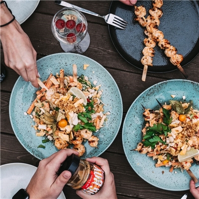 Mangový šalát s grilovanými krevetami